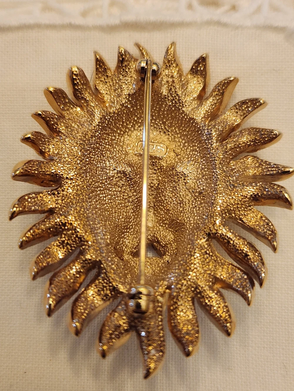 Vintage Attwood & Sawyer Lion Head Crystal Pin Brooch EUC Rhinestone Gold Tone